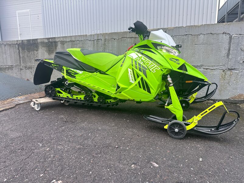 Arctic Cat ZR 8000 RR 137" 2023 kasut.